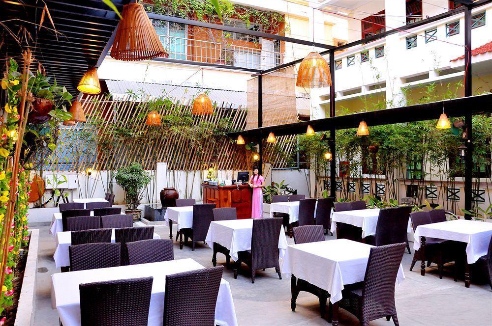 Oyo 381 Tuyet Mai Hotel Nha Trang Esterno foto
