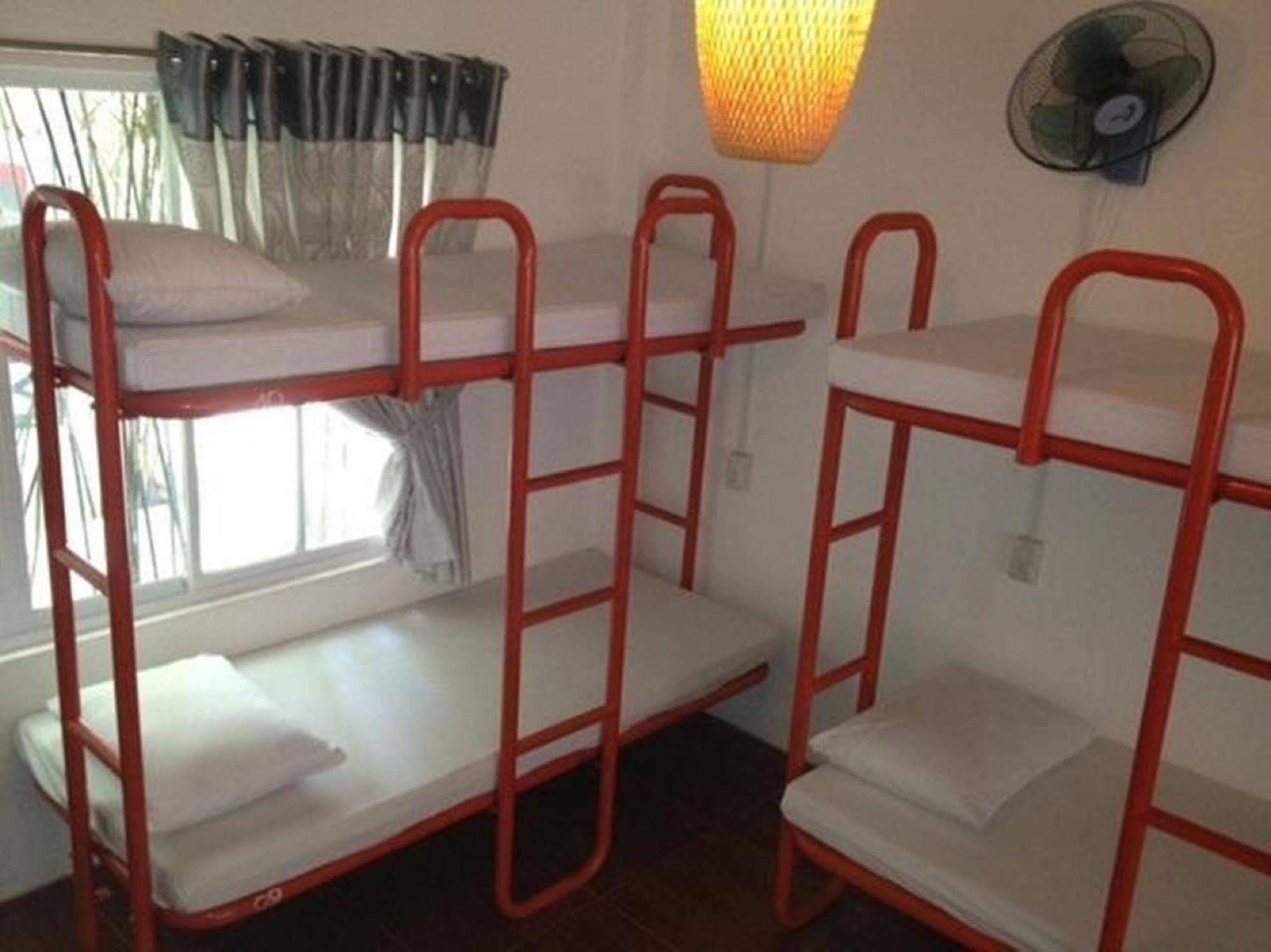 Oyo 381 Tuyet Mai Hotel Nha Trang Esterno foto