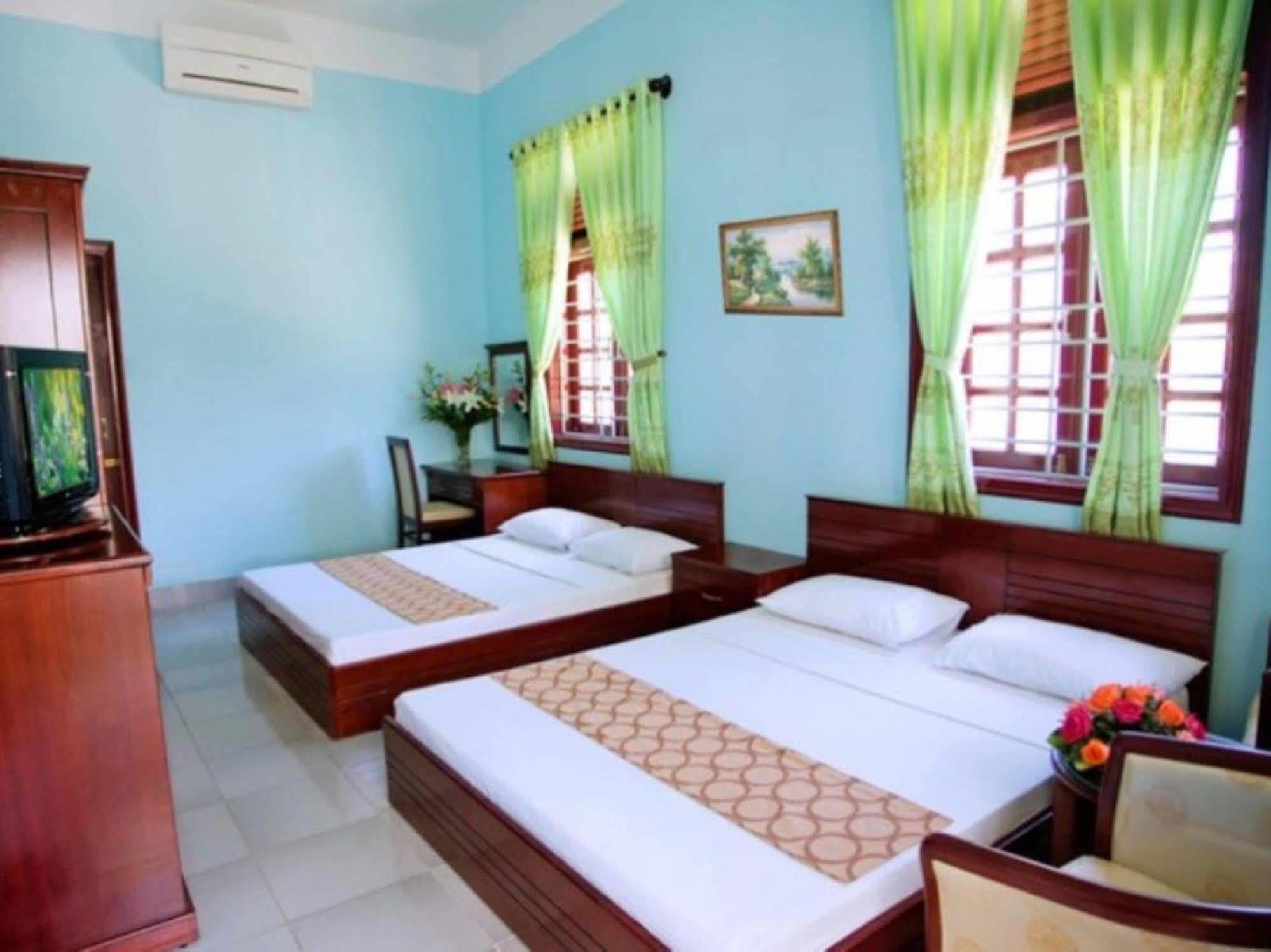 Oyo 381 Tuyet Mai Hotel Nha Trang Esterno foto